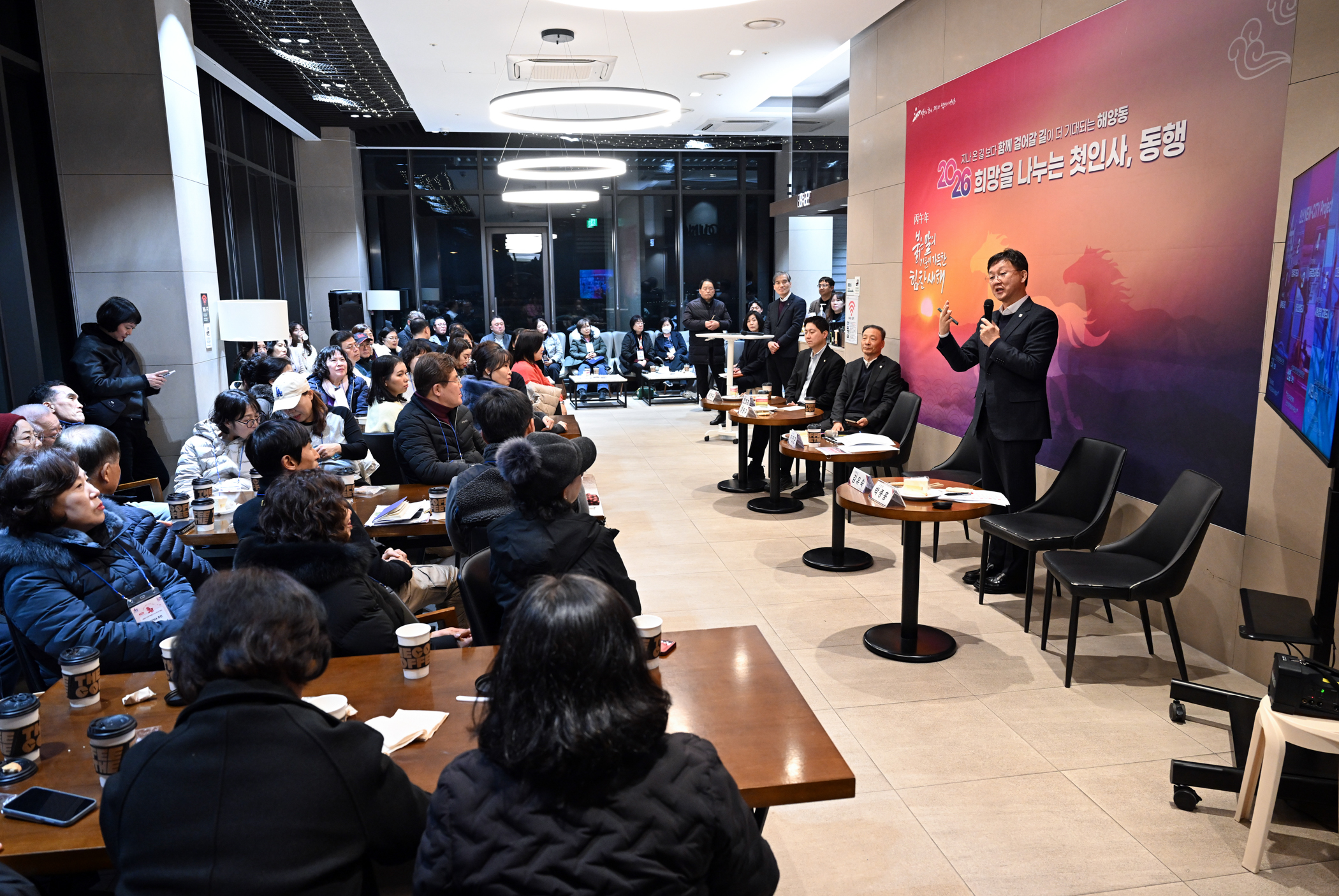 현장에서 묻고 답하는‘희망 동행’시민 위해 달린다 이미지 2